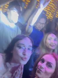 Surpresa realizada com sucesso! 🎉💃, Que noite especial! Celebramos esse  casal maravilhoso, Mari e Raul: 50 anos de vida de cada um e mais 20 anos  de casamento! Foi simplesmente demais — energia e ...