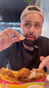 Pusimos a prueba a @pollos_copacabana en Santa Cruz., Para muchos el sabor  varía entre ciudades, no lo sentí., ¿Qué opinan?, Con mi código  RESEÑASREALES, obtén multiplica tu primer carga en ...