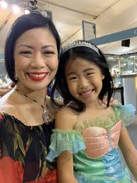 JeweLuxe World  https://www.drjadekua.com/2019/11/05/my-precious-memories-of-jeweluxe-world-2019/  Photoshoot with House Of Umrao & Jewels By Ritu Aurora. JeweLuxe World