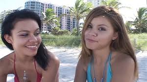 Homem Conhece 2 Morenas Na Praia Nas Ferias De Verao E Leva Para O Quarto  De Hotel: Shemale Porn