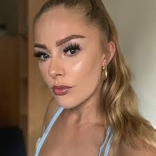 Megan Wray's Instagram, Twitter & Facebook