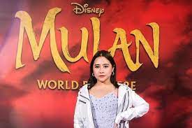 Film mulan (2020) yang sudah kami sediakan di bawah ini. Prilly Latuconsina Jadi Perwakilan Asean Bertemu Pemeran Disney S Mulan Lifestyle Bisnis Com