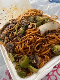 1/2 tsp sambal oelek, (ground fresh chile paste ). I Ate Mongolian Bbq Noodles Beef Broccoli Jalapeno S Chilis Onion Mushrooms Garlic Food