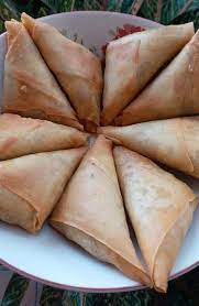 Selalu makan di kedai mamak, tapi dalam situasi sekarang apa kata kita belajar buat sendiri terutama jika ramai ahli keluarga menggemarinya. Resepi Samosa Paling Simple Tapi Sedap Inti Padat Boleh Buat Stok Frozen
