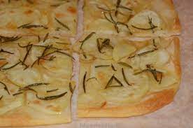 Liberate la fantasia scegliendo di arricchirla con gli ingredienti che preferite. Pizza With Potatoes Recipe And Preparation Silvio Cicchi