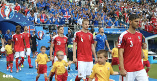 Marko arnautovic traf gegen nordmazedonien zum abschließenden 3:1 für österreich. Signiert Von Alaba Co Trikot Von Osterreichs Nationalteam