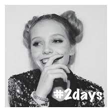 2 Days Left My Hand Clearly Wanted To Be Featured In This Picture Glitzer Newmusicvideo Friday Lina Larissa Strahl Lina Official Madchen Gegen Jungs