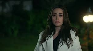Sibel kendi evine gelir içeri girdiğinde dedesi içerdedir, yanlış yapıyorsun sibel diyerek sibel'e önce tokat atar sonra onu boğmaya çalışır ve gider, ramo eve gelir sibel her şeyi anlatır. Ramo 27 Yeni Bolum Fragmani Yayinlandi Mi Ramo 26 Bolum Full Izle Tek Parca Yorunge Haber