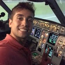 🚨VEJA: Danilo Santos Romano, piloto que morreu em queda de avião em  Vinhedo não estava escalado para voo, diz amigo. “Ele me mandou a escala do  mês para tentar marcar alguma coisa,