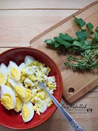 Koleksi resepi telur yang sedap dan menjimatkan anda boleh hasilkan dengan ringkas sekali untuk keluarga. Sandwich Salad Telur