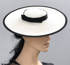 Black And White Hat Kentucky Derby Hat Black And White Boater Hat Women S Derby Hat Ladies Boater Hat Women S Boater Hat Royal Ascot In 2020 Derby Hats Boater Hat Kentucky Derby Hat
