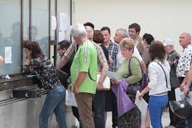 Pentru a afla dimensiunea celeilalte laturi vom imparti 10.000 la valoarea laturii cunoscute. 8 Milioane De Romani Trebuie SÄƒ PrimeascÄƒ Bani De La Stat Au Nevoie De Buletin