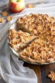 apple pie with decorative top crust