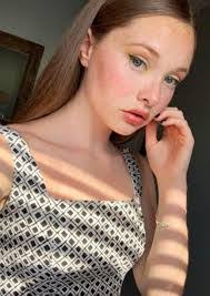 Lottie Everett's Instagram, Twitter & Facebook