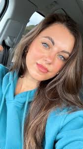 Lea Schaefer's Instagram, Twitter & Facebook