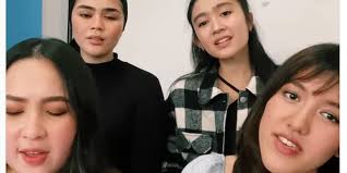 Ify Alyssa Unggah Video Cover Lagu History Versi Akapela Bareng Anggota Eks  Blink, Comeback? Halaman all