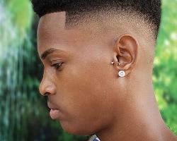 Imagem de Skin Fade em cabelo cacheado