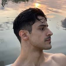 Hayley Costello's Instagram, Twitter & Facebook