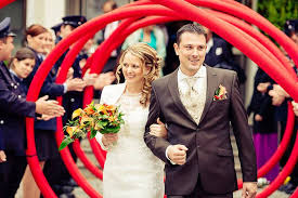 Von Klassisch Bis Modern Beliebte Hochzeitsbrauche Die In Erinnerung Bleiben Hochzeitsbrauche Hochzeit Brauche Hochzeit