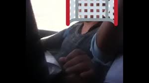 Se toma hasta la última gota, esperando a su hijo afuera de la escuela -  XNXX.COM