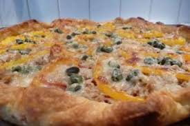 Dans Un Bol Ecraser Le Thon A La Fourchette Avec Une Cuillere A Cafe D Huile D Olive Et La Gousse D Ail Tarte Tomate Recette Tarte Tomate Recettes De Cuisine