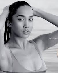 Elisha Robles's Instagram, Twitter & Facebook