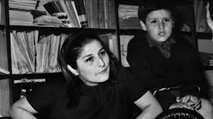 . con la dictadura militar en retroceso. Mercedes Sosa La Voz De Latinoamerica Que Conquisto Al Mundo Con Su Arte Infobae