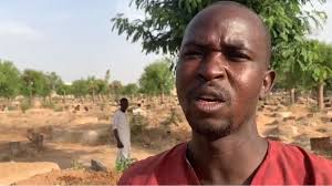 Übersetzung kano, 1) hauptstadt des bundesstaates kano, nordnigeria, 507 m über dem meeresspiegel, 674 100 einwohner. What Is Behind Nigeria S Unexplained Deaths In Kano Bbc News