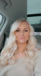 Deborah Colin's Instagram, Twitter & Facebook