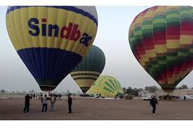 The deadliest took place in 2013, when a balloon flying over the city caught fire and plunged about 1,000 feet to the ground, crashing into a sugar cane field and killing at least 19 foreign tourists. Fatal Egypt Balloon Crash Caught On Video Stuff Co Nz