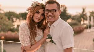 Anang hermansyah semangat nyanyi bareng ahmad band sebulan sebelum orde. Anang Hermansyah Tuai Perhatian Bisa Tegar Saat Hadiri Pernikahan Krisdayanti Raul Lemos News Entertainment Fimela Com