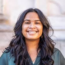 Laura Roland's Instagram, Twitter & Facebook