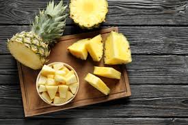 Nanas merupakan buah yang kaya akan vitamin c yang bermanfaat meningkatkan penyerapan zat. Sering Dibuang Ini 5 Manfaat Makan Bonggol Nanas Untuk Kesehatan Kumparan Com