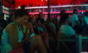 Auf dem sportranch ,casinos parkplatz. Ubertragung Eines Em Spiels Im Deutschen Fernsehen In Der Bar Picture Of Naxos On The Rocks Bar Tripadvisor