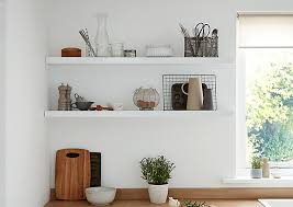 Principalement en bois récupéré à partir de blocs de bois sur des feux de vent avec ou sans décoration, qui est librement sélectionnable. Tablette Murale Avec Fixation Invisible Form Cusko Blanc Brillant 118 Cm Castorama