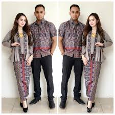 Kebaya batik merupakan inspirasi model baju terbaru yang memiliki kualitas terbaik dengan motif batik nusantara yang memiliki resolusi 725x1088, model baju terbaru memiliki harapan agar. 4 Model Baju Kebaya Untuk Lamaran Ini Sedang Banyak Diincar Para Wanita