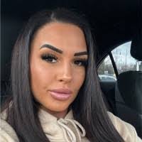 Angela Jablonski's Instagram, Twitter & Facebook