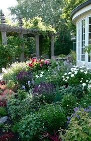 Annuals Perennials And Creating A Dreamy Garden Hurd Honey Beautiful Gardens Cottage Garden Garden Inspiration