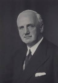 Driftwood selling VI BW by David