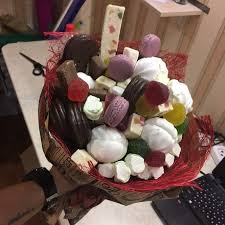 как сделать букет из цветов и фруктов своими руками Sladkij Buket Svoimi Rukami Kak Sdelat Sladkij Buket Iz Konfet Zefira Pastily Svoimi Rukami Gift Baskets Diy Flowers