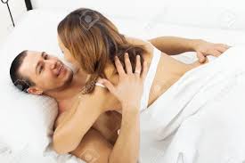 Solange es im bett klappt, wird sie mich nicht betrügen. Mann Und Frau Die Sex Auf Weissen Laken Im Bett Lizenzfreie Fotos Bilder Und Stock Fotografie Image 24859892