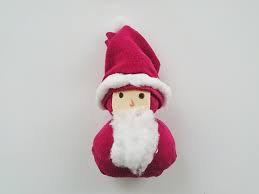Parce qu'on rigole pas avec noël et qu'on aime le père noël. Bricolage De Noel Fabriquer Un Mini Pere Noel Avec Une Chaussette