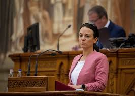 148,858 likes · 12,963 talking about this. Szabo Timea Szerteszejjel Frocskolte A Bakteriumait A Parlamentben Irta A Magyar Nemzet A Noi Kepviselok Tiltakoznak Szmo Hu