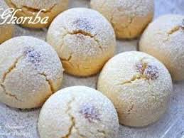 Ajoutez la vanille, la levure chimique, les cacahuètes en poudre. Recettes De Ghribia 6