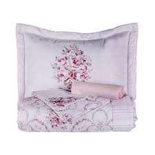 Kadife yatak örtüsü çift kişilik (230x240)çift taraflı kapitoneli ve kenarları biyeliparlak kadife kumaş, geometrik nakışlı,çok şık çok kullanışlıyıka yıka kullan, renk atmaz,deforma olmaz.i̇ster klasik, ister modern her tarz dekorasyona uygun.yumuşacık ipeksi doku.*** yastık kılıfları yoktur***. Karaca Home Edie Pudra Tek Kisilik Nevresim Kadife Yatak Ortusu Seti Karaca Home