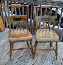 2 Antique Pillow Back Hitchcock Chairs Green With Stencilling Plank Seat With Half Spindle Back Decor Dining Chairs Furniture