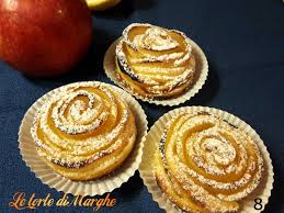 Una sorpresa da portare in tavola per stupire i vostri ospiti con classe, raffinatezza e semplicità! Rose Di Pasta Sfoglia Con Le Mele Le Torte Di Marghe