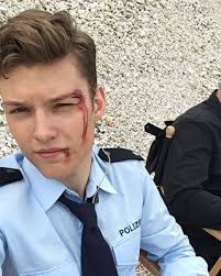 It may have been generated by a computer or by a translator without dual proficiency. Finn Bartels German Actor Alarm Fur Cobra 11 Lion Wasczyk Alarm Fur Cobra 11 Celebrity Crush Actors