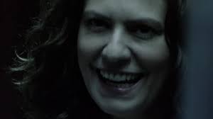 A Favorita: Flora fica transtornada, Irene deixa escapar para Lara e Zé Bob  vai atrás de Baiano