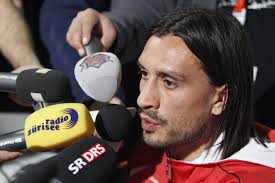 Yakin was born in basel, switzerland, to turkish parents. Hakan Yakin Forfait Contre L Angleterre